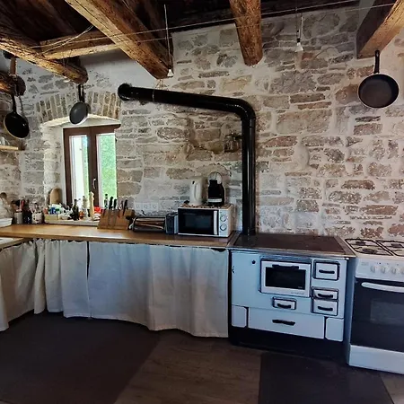 Gourmet Und Apartment Pulici